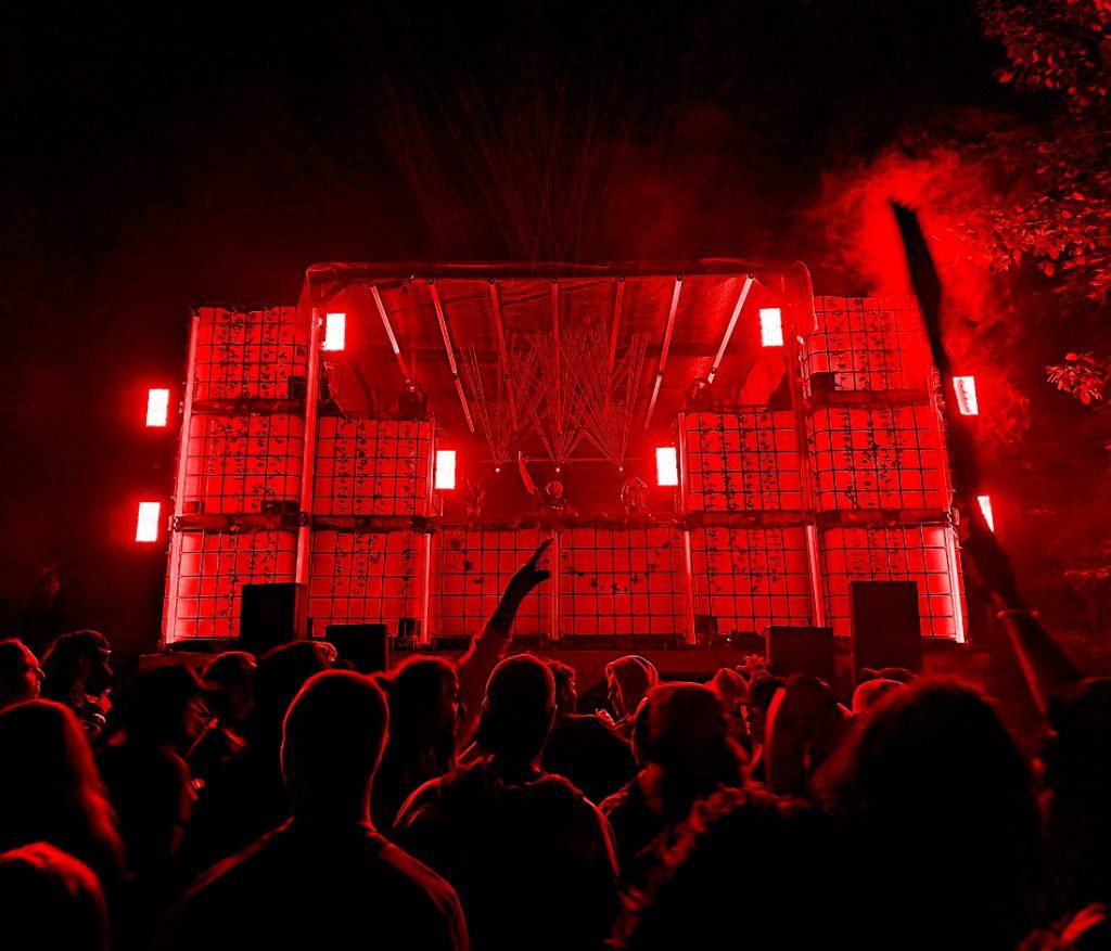 BassFest Gnucksquad Stage Kleed