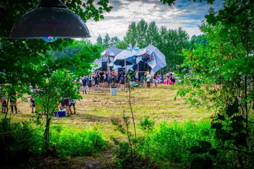 010-PicnicRoyal-Festival-2022-TheAllSeeingProductions-stage-from-forest